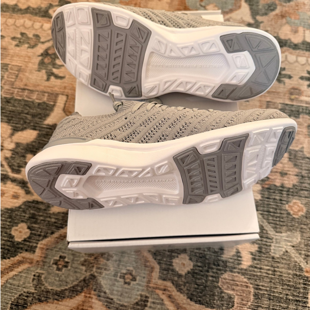 APL TechLoom Wave Sneakers Youth 3.5 Women 5 Cement White Running Shoe Gray NIB - Picture 4 of 6